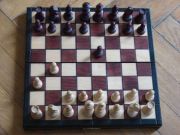 Schach geht auch gut auf Holzfußboden
